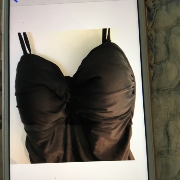 Shapely black bathing suit - Picture 2 of 4